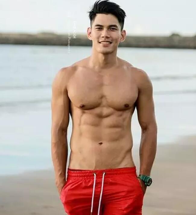 超火的阴阳师系列男模被扒光：185CM教练800抛售原味？ - 51虹马