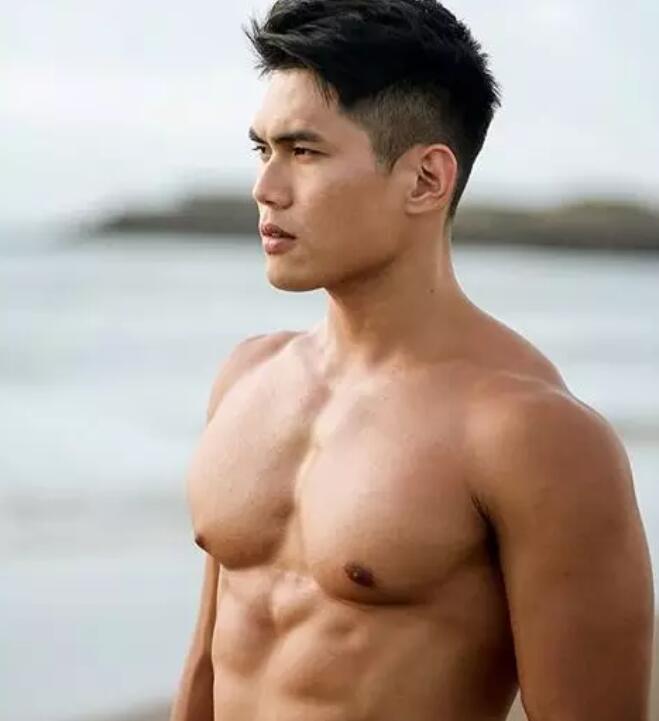 超火的阴阳师系列男模被扒光：185CM教练800抛售原味？ - 51虹马