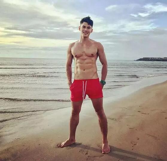 超火的阴阳师系列男模被扒光：185CM教练800抛售原味？ - 51虹马