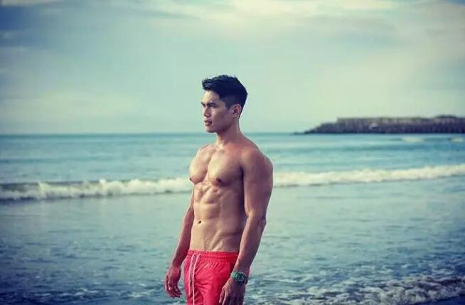 超火的阴阳师系列男模被扒光：185CM教练800抛售原味？ - 51虹马