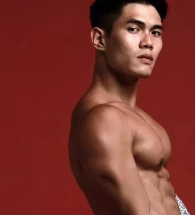 超火的阴阳师系列男模被扒光：185CM教练800抛售原味？ - 51虹马