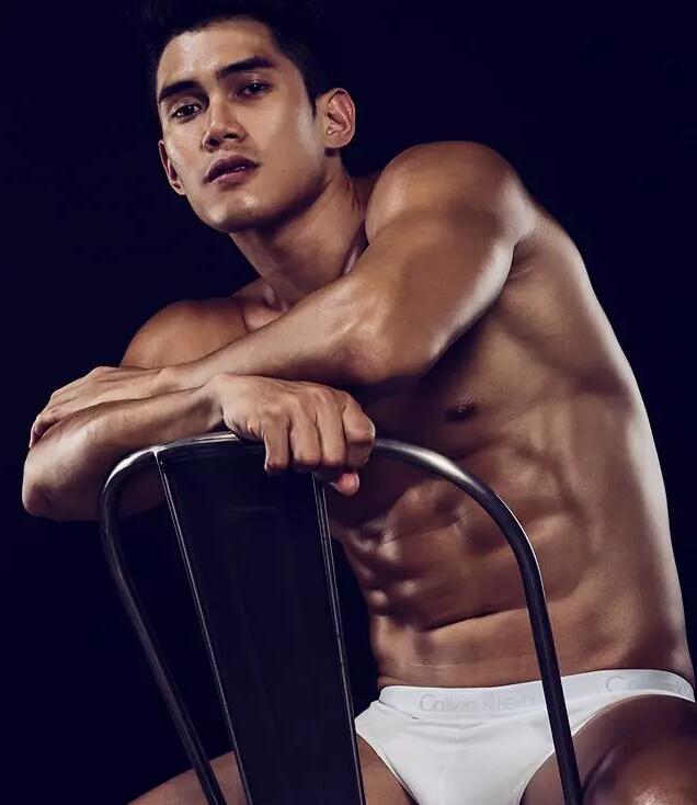 超火的阴阳师系列男模被扒光：185CM教练800抛售原味？ - 51虹马