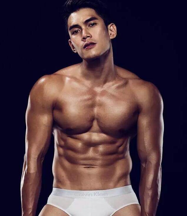 超火的阴阳师系列男模被扒光：185CM教练800抛售原味？ - 51虹马