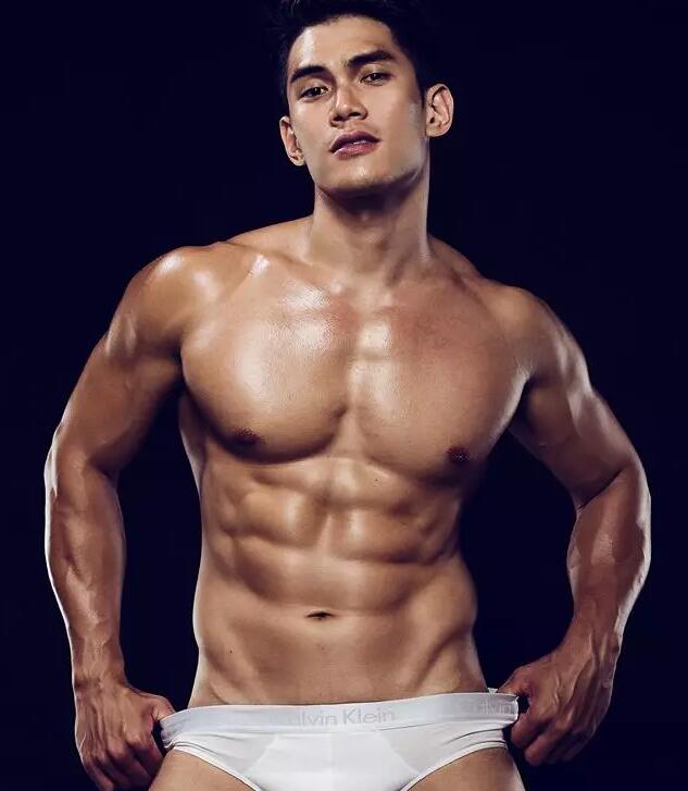 超火的阴阳师系列男模被扒光：185CM教练800抛售原味？ - 51虹马