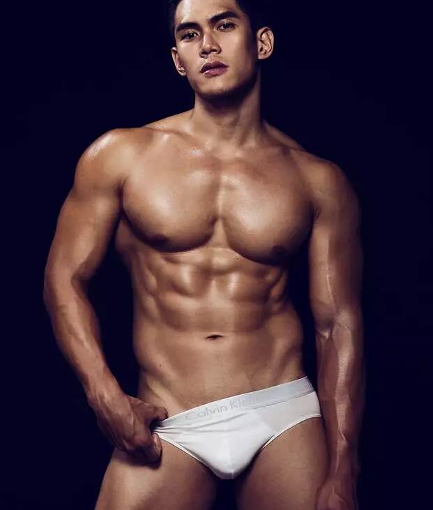 超火的阴阳师系列男模被扒光：185CM教练800抛售原味？ - 51虹马