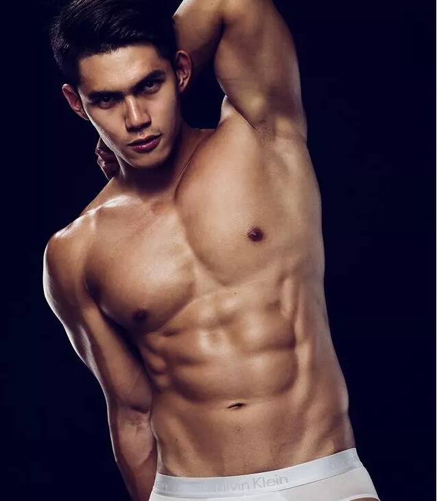 超火的阴阳师系列男模被扒光：185CM教练800抛售原味？ - 51虹马