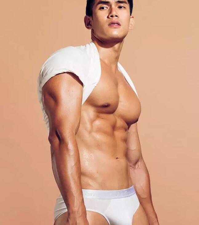 超火的阴阳师系列男模被扒光：185CM教练800抛售原味？ - 51虹马