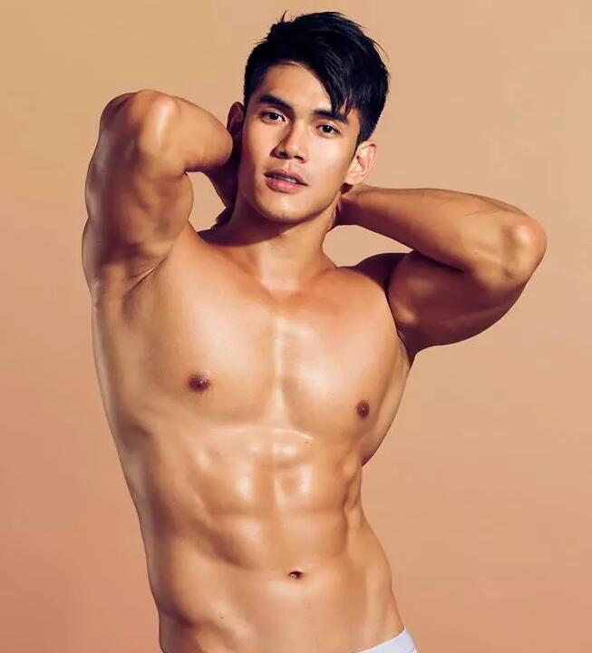 超火的阴阳师系列男模被扒光：185CM教练800抛售原味？ - 51虹马