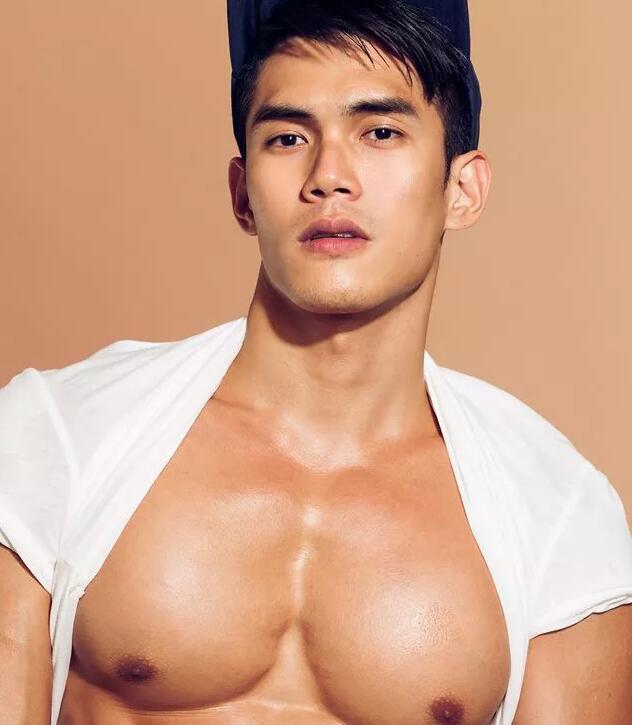 超火的阴阳师系列男模被扒光：185CM教练800抛售原味？ - 51虹马