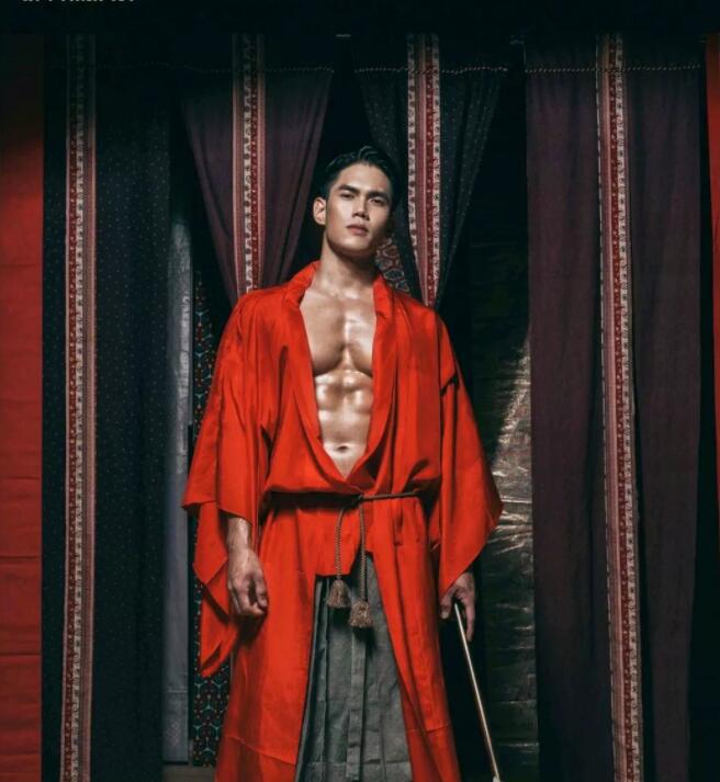 超火的阴阳师系列男模被扒光：185CM教练800抛售原味？ - 51虹马