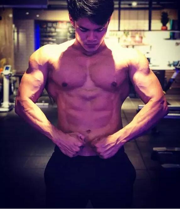 超火的阴阳师系列男模被扒光：185CM教练800抛售原味？ - 51虹马