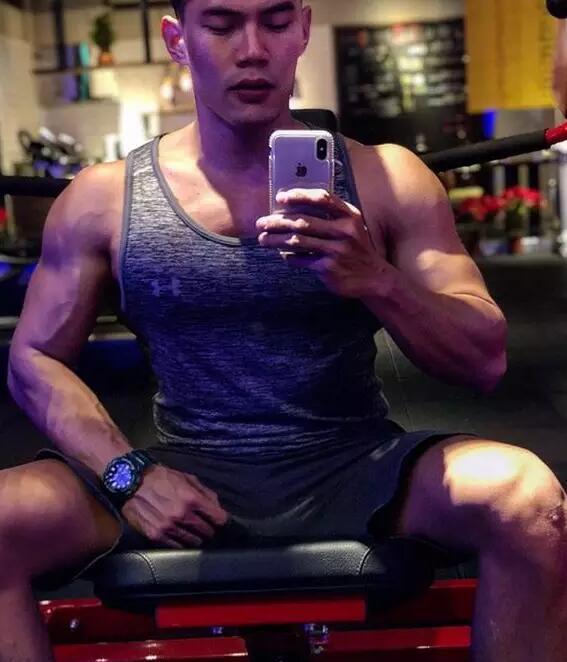 超火的阴阳师系列男模被扒光：185CM教练800抛售原味？ - 51虹马