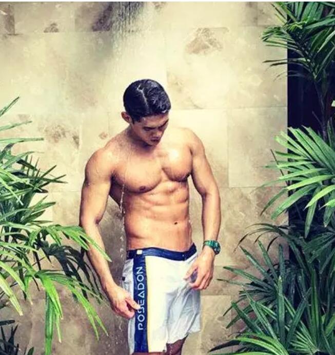 超火的阴阳师系列男模被扒光：185CM教练800抛售原味？ - 51虹马