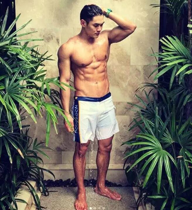 超火的阴阳师系列男模被扒光：185CM教练800抛售原味？ - 51虹马