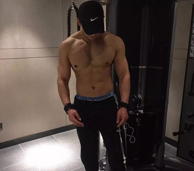 看点∣高颜值鲜肉男模筋肉爆棚，涩影师最宠爱的肌肉身材！ - 51虹马