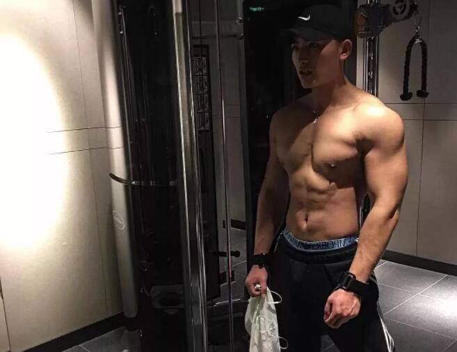 看点∣高颜值鲜肉男模筋肉爆棚，涩影师最宠爱的肌肉身材！ - 51虹马