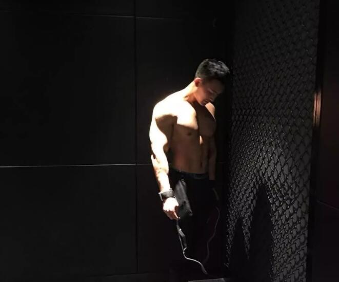 看点∣高颜值鲜肉男模筋肉爆棚，涩影师最宠爱的肌肉身材！ - 51虹马