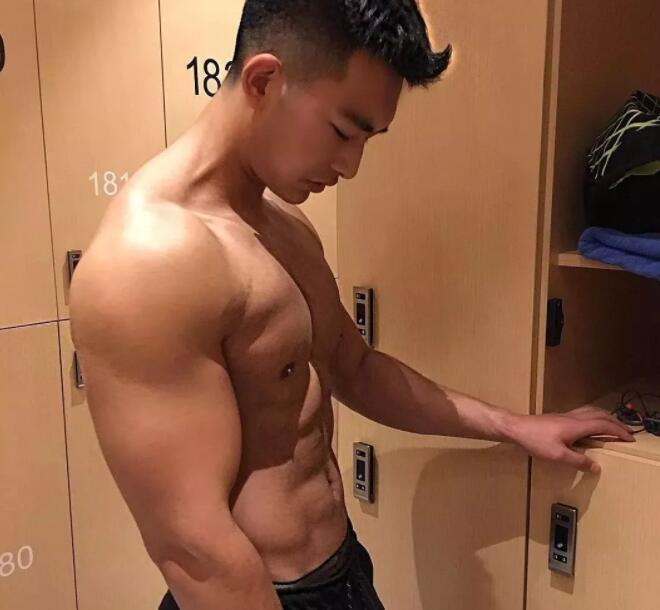 看点∣高颜值鲜肉男模筋肉爆棚，涩影师最宠爱的肌肉身材！ - 51虹马