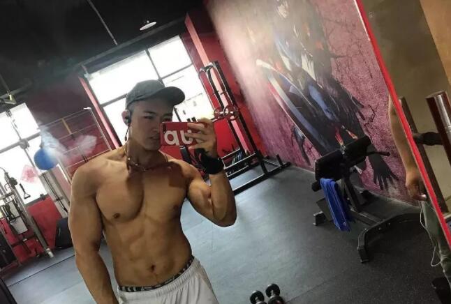 看点∣高颜值鲜肉男模筋肉爆棚，涩影师最宠爱的肌肉身材！ - 51虹马