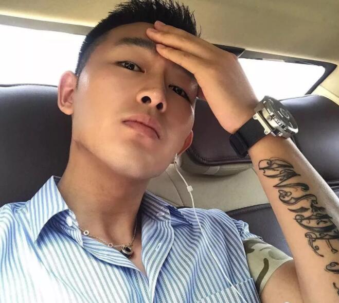 看点∣高颜值鲜肉男模筋肉爆棚，涩影师最宠爱的肌肉身材！ - 51虹马