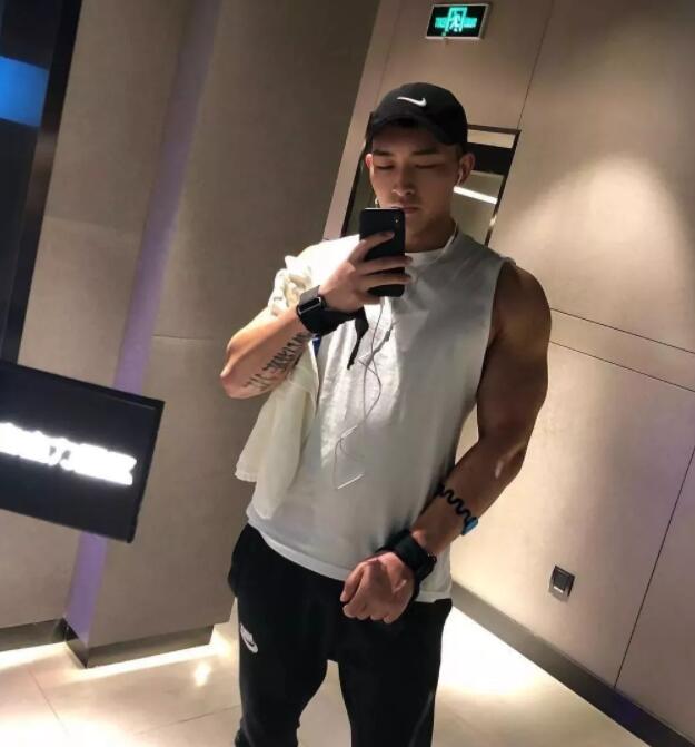 看点∣高颜值鲜肉男模筋肉爆棚，涩影师最宠爱的肌肉身材！ - 51虹马