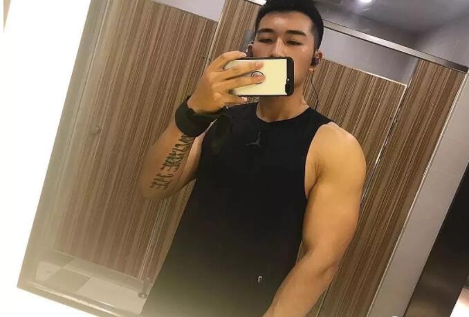 看点∣高颜值鲜肉男模筋肉爆棚，涩影师最宠爱的肌肉身材！ - 51虹马