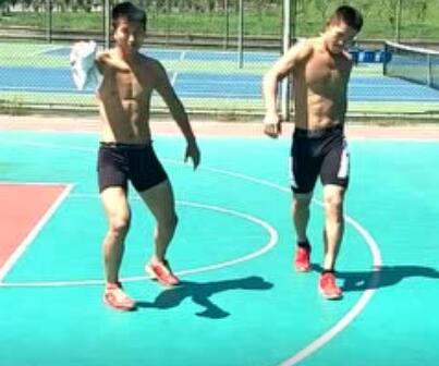 两个黑壮体育生~-51虹马