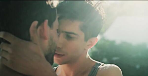 掰弯直男 举办了个Party男友竟被帅哥掰弯-51虹马