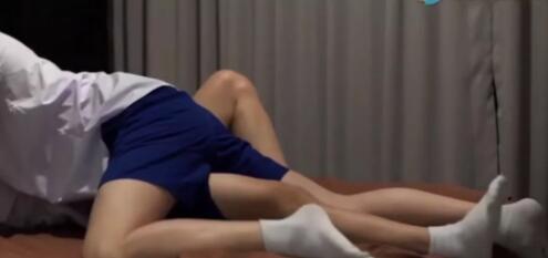 两个白袜男孩的第一次，床上用肥皂 - 51虹马