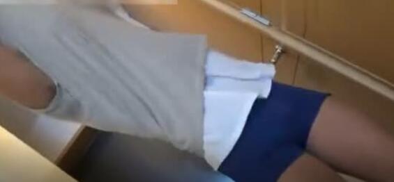 体育生帅哥在更衣室换衣全过程，壮硕身材一览无遗！-51虹马