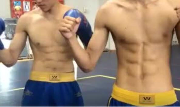 拳击体育生让队友虐腹，na（哪？那？）里最终起反应了？-51虹马