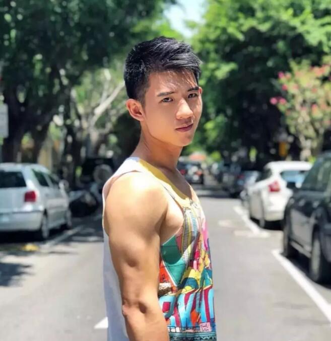 92年网红小奶狗，很多人愿意为他含笑做1。-51虹马