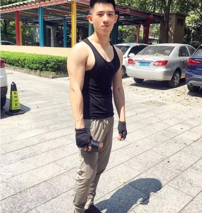 92年网红小奶狗，很多人愿意为他含笑做1。 - 51虹马