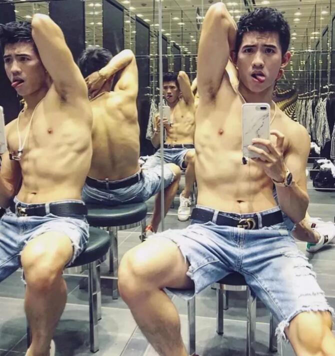 92年网红小奶狗，很多人愿意为他含笑做1。 - 51虹马