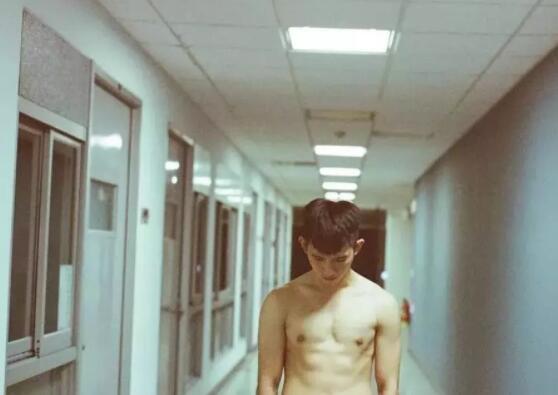 92年网红小奶狗，很多人愿意为他含笑做1。 - 51虹马