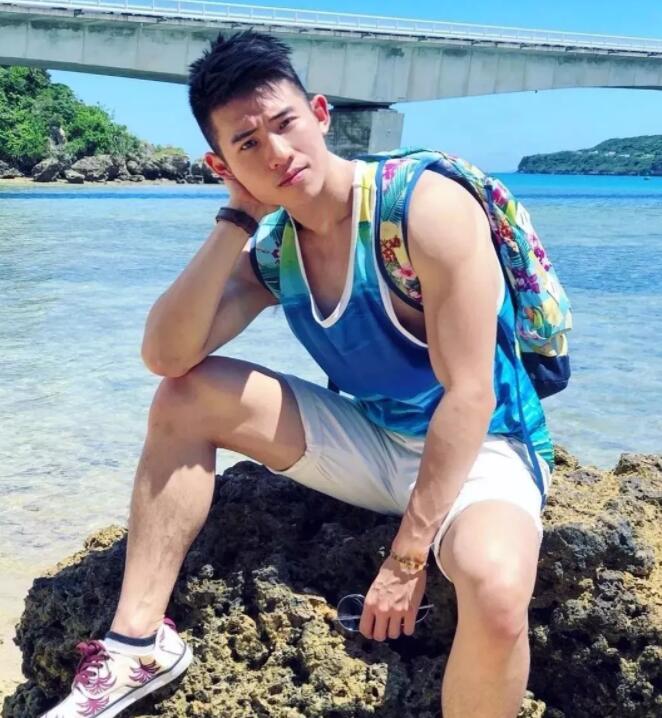 92年网红小奶狗，很多人愿意为他含笑做1。 - 51虹马