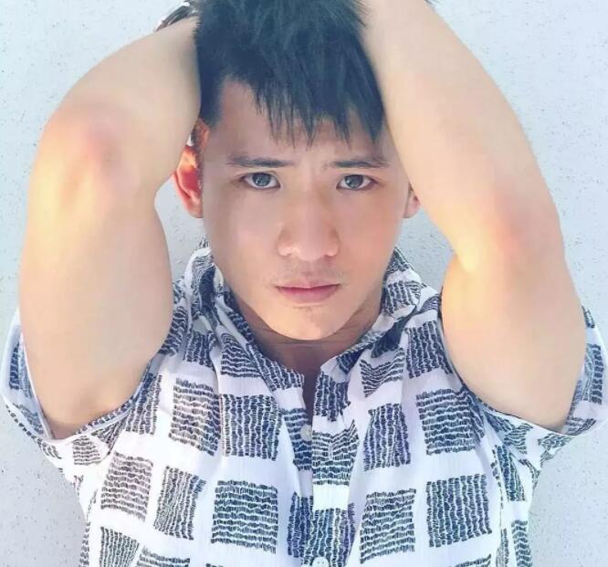 92年网红小奶狗，很多人愿意为他含笑做1。 - 51虹马