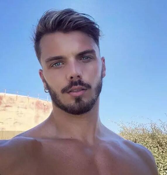 IG猛男情侣档双双硬撩，洋肠让你下体大海啸~ - 51虹马