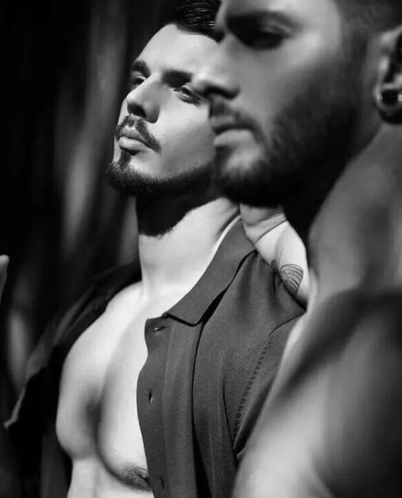 IG猛男情侣档双双硬撩，洋肠让你下体大海啸~ - 51虹马