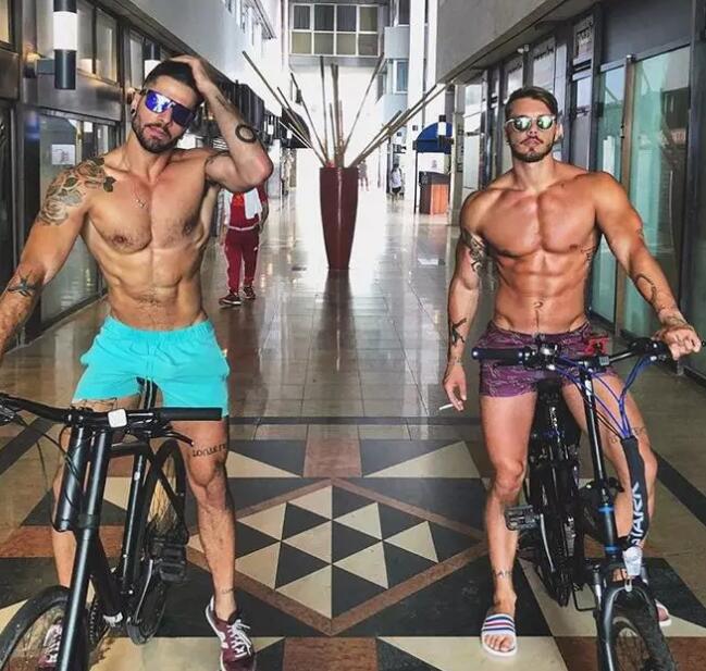 IG猛男情侣档双双硬撩，洋肠让你下体大海啸~ - 51虹马