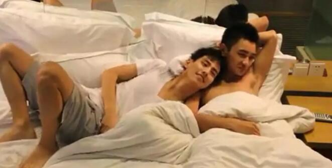 【台湾】超帅的两兄弟，小受床上偷吻小攻，相爱却被恶毒女设计分开 - 51虹马