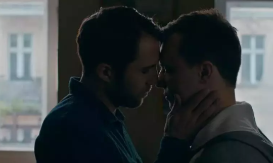 两部同影奉上 美食，爱情世上不能辜负的两样美好、直男被渣gay掰弯后。。。 - 51虹马