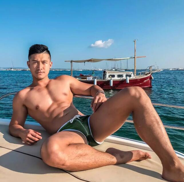 小狼狗全见写真泄出，名媛们的写真都是大写的性感！ - 51虹马