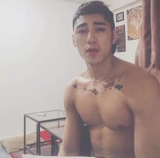 因“衣件不留”全见出镜意外走红，高颜值配公狗腰超多人想吸！ - 51虹马