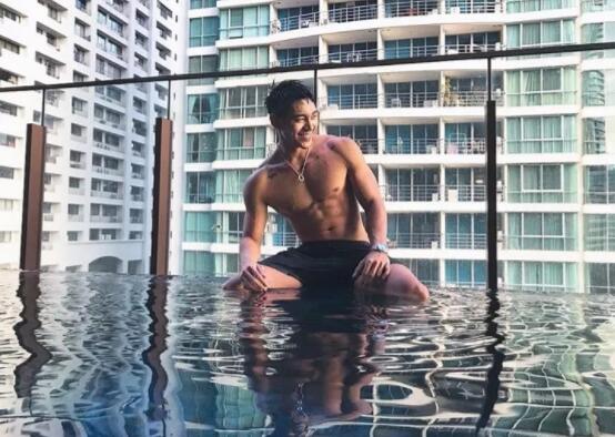 因“衣件不留”全见出镜意外走红，高颜值配公狗腰超多人想吸！ - 51虹马