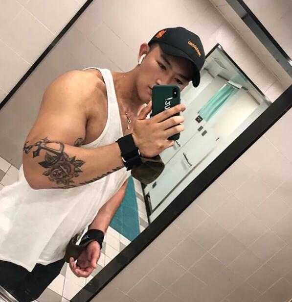 谢梓秋镜头下的吃瓜少年竟是内裤模特?泼水节常客大秀身材尺度超大!-51虹马