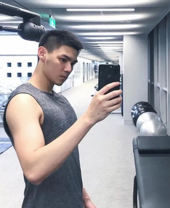 原味内裤+翘臀长腿！裆部藏雷各种露喷鼻血又要浪费卫生纸了！-51虹马