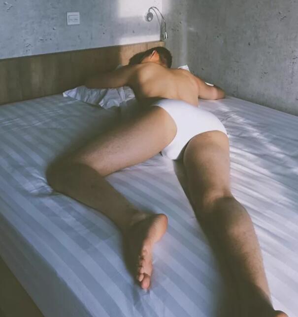 原味内裤+翘臀长腿！裆部藏雷各种露喷鼻血又要浪费卫生纸了！ - 51虹马