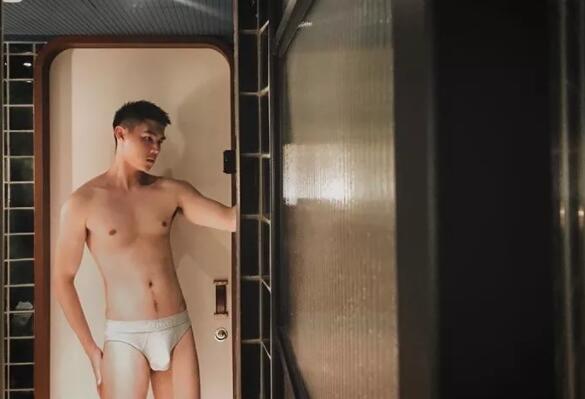 原味内裤+翘臀长腿！裆部藏雷各种露喷鼻血又要浪费卫生纸了！ - 51虹马