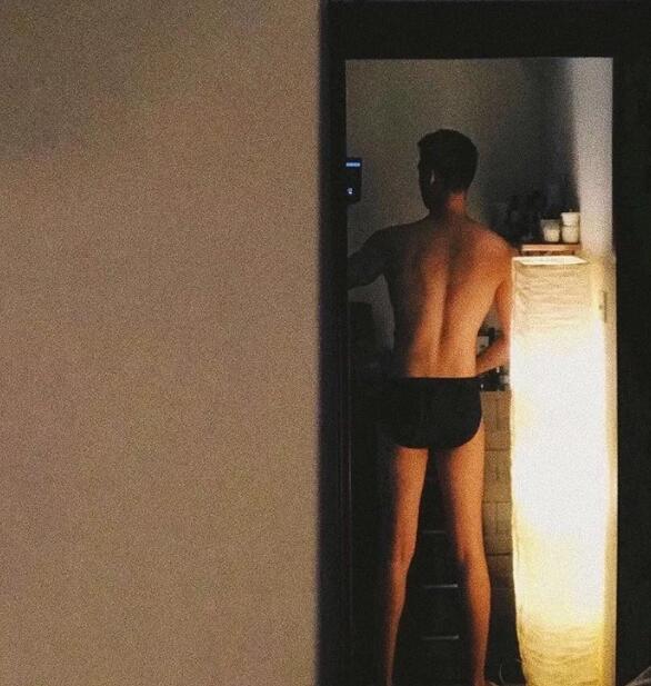 原味内裤+翘臀长腿！裆部藏雷各种露喷鼻血又要浪费卫生纸了！ - 51虹马